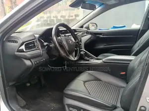 Toyota Camry SE (2.5L 4cyl 8A) 2019 Silver