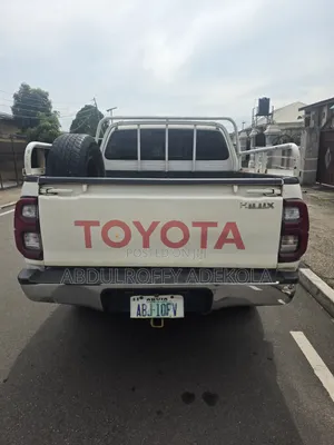 Toyota Hilux SR 4x4 2014 White