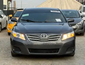 Toyota Camry LE V6 4dr Sedan (3.5L 6cyl 6AM) 2010 Gray