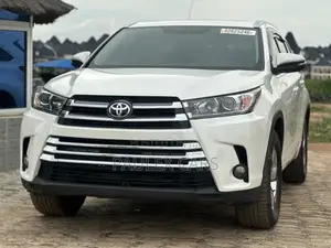 Toyota Highlander XLE 4dr SUV AWD (3.5L 6cyl 6A) 2015 White