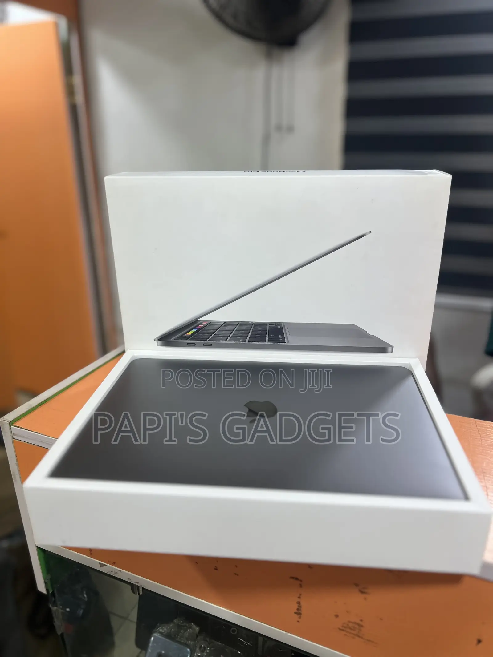 Laptop Apple MacBook Pro 2020 8GB Intel Core i5 SSD 256GB