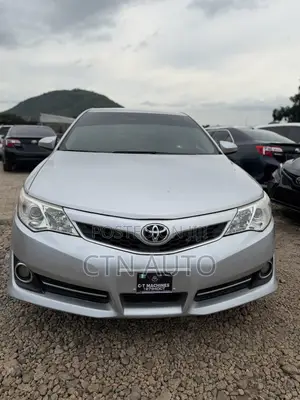 Toyota Camry SE 4dr Sedan (2.5L 4cyl 6A) 2013 Silver