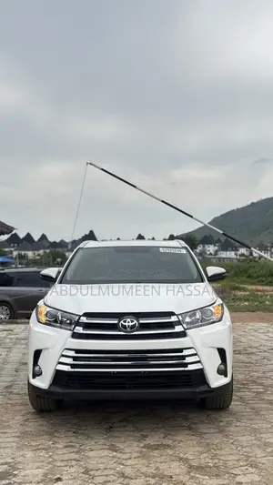 Toyota Highlander Limited Platinum 4dr SUV AWD (3.5L 6cyl 6A) 2014