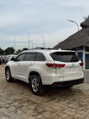 Toyota Highlander Limited 4dr SUV AWD (3.5L 6cyl 6A) 2015 White