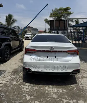 Toyota Avalon 2023 White