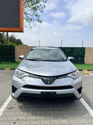 Toyota RAV4 LE 4dr SUV AWD (2.5L 4cyl 6A) 2018 Silver