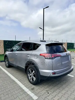 Toyota RAV4 LE 4dr SUV AWD (2.5L 4cyl 6A) 2018 Silver
