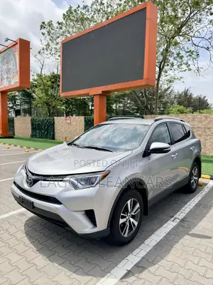 Toyota RAV4 LE 4dr SUV AWD (2.5L 4cyl 6A) 2018 Silver