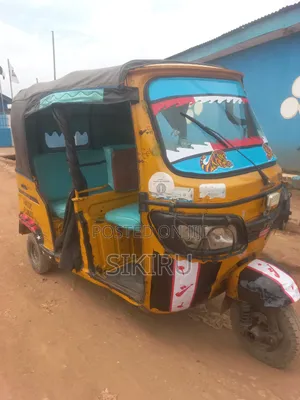 TVS HLX 125 2023 Yellow