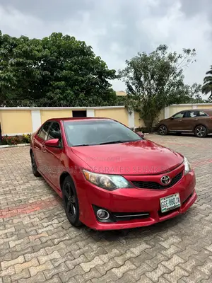 Toyota Camry SE 4dr Sedan (2.5L 4cyl 6A) 2014 Red
