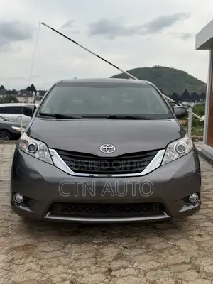 Toyota Sienna XLE Premium 7 Passenger (3.5L 6cyl 6A) 2016 Gray