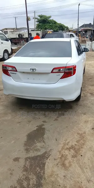 Toyota Camry LE 4dr Sedan (2.5L 4cyl 6A) 2014 White