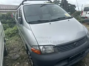 Toyota HiAce 2006 Silver