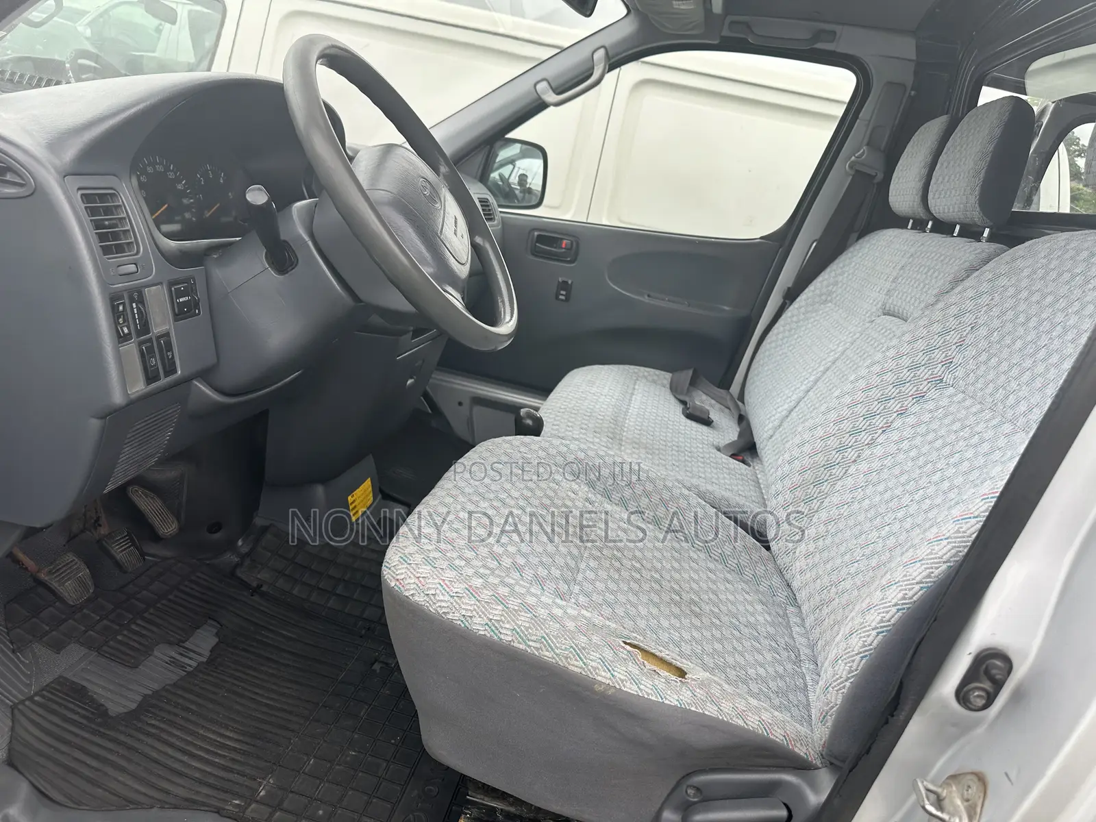 Toyota HiAce 2006 Silver