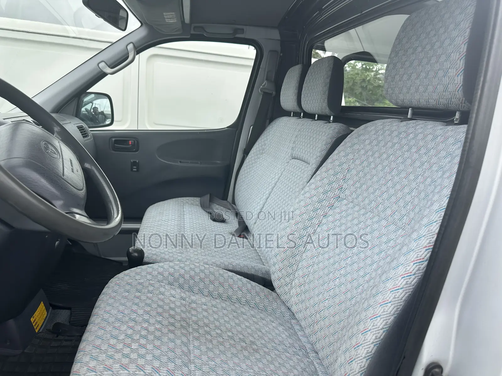 Toyota HiAce 2006 Silver
