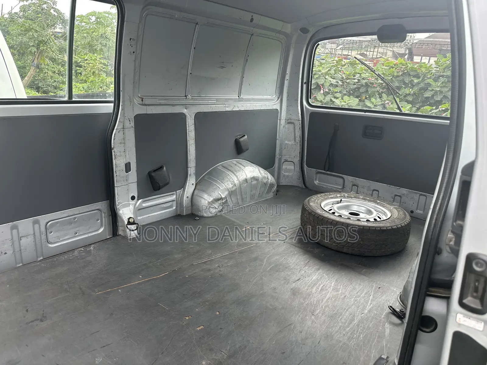 Toyota HiAce 2006 Silver