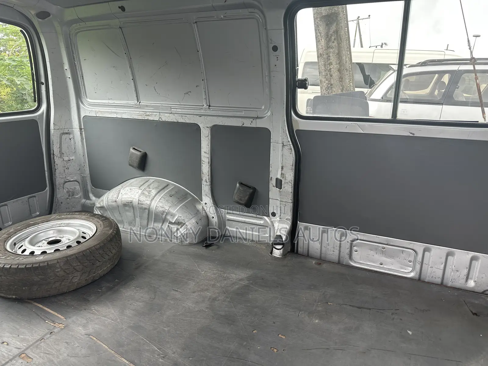 Toyota HiAce 2006 Silver