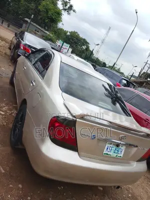 Toyota Camry 2005 Gold