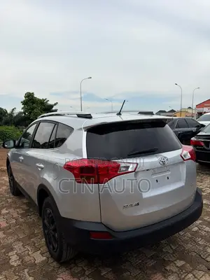 Toyota RAV4 LE 4dr SUV (2.5L 4cyl 6A) 2014 Silver