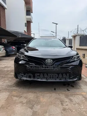 Toyota Camry SE FWD (2.5L 4cyl 8AM) 2018 Black
