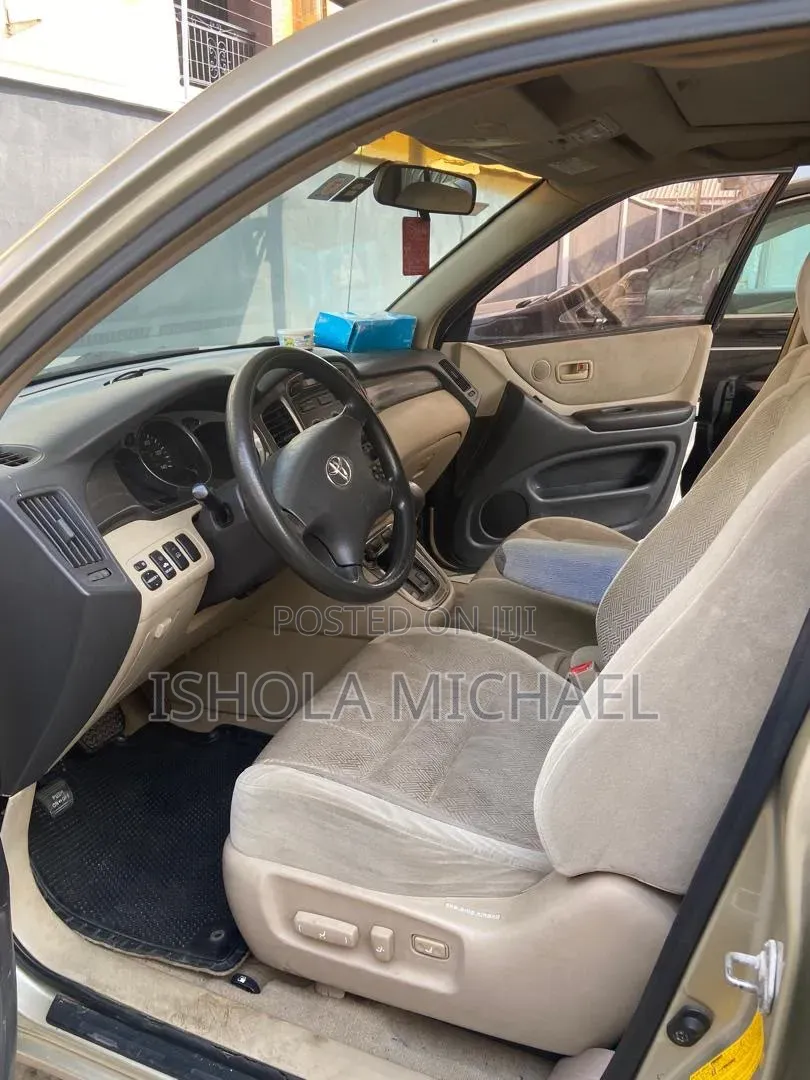 Toyota Highlander 2002 Gold