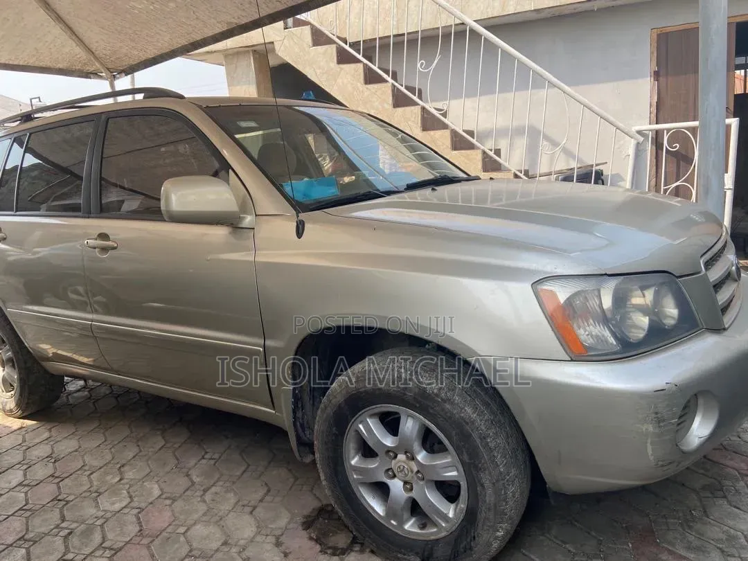 Toyota Highlander 2002 Gold
