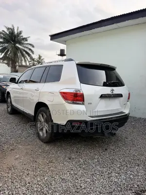 Toyota Highlander Limited 2011 White