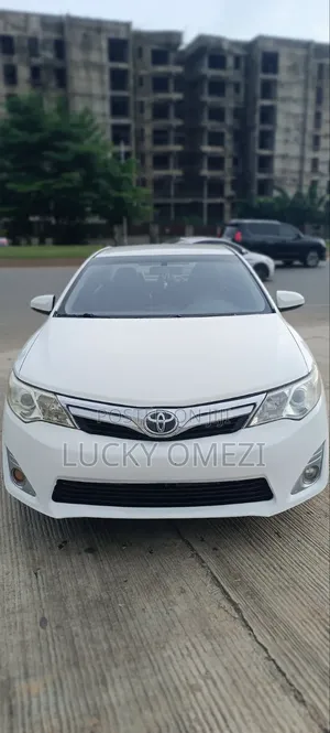 Toyota Camry XLE 4dr Sedan (2.5L 4cyl 6A) 2013 White