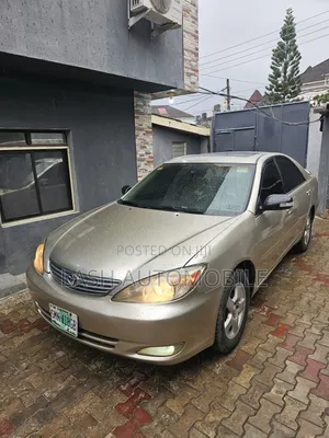 Toyota Camry 2005 Gold