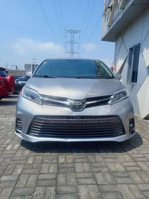 Toyota Sienna 2018 Silver