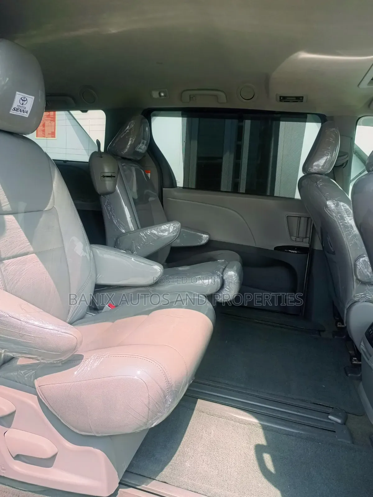 Toyota Sienna 2018 Silver