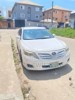 Toyota Camry LE 4dr Sedan (2.5L 4cyl 6AM) 2010 White
