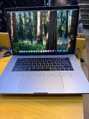 Laptop Apple MacBook 2018 32GB Intel Core i9 SSD 1T