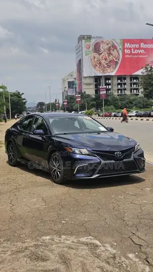 Toyota Camry SE 2022 Blue