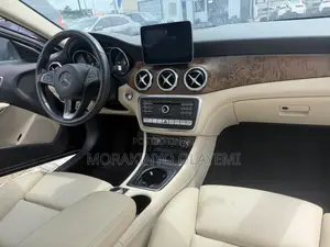 Mercedes-Benz GLA 250 2018 Blue