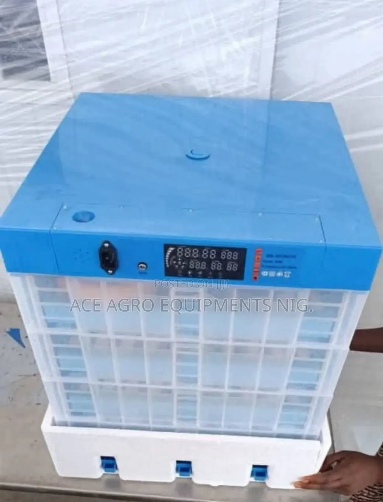 320 Egg Capacity INCUBATOR