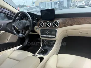 Mercedes-Benz GLA 250 2018 Blue