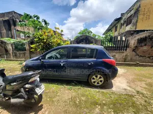 Nissan Versa 1.8 S Hatchback 2007 Blue