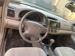 Toyota Camry LE 4dr Sedan (2.4L 4cyl 4A) 2004 Gray