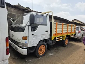 Toyota Dyna 200 Outside Springs