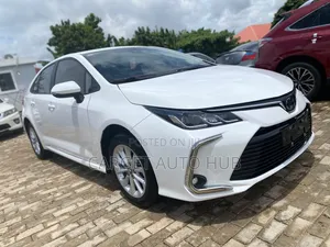 Toyota Corolla LE 2021 White