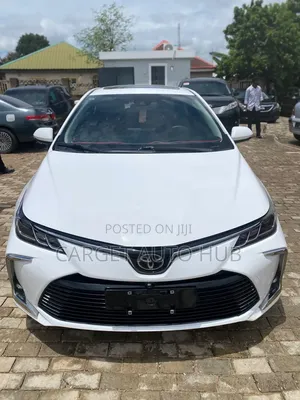 Toyota Corolla LE 2021 White