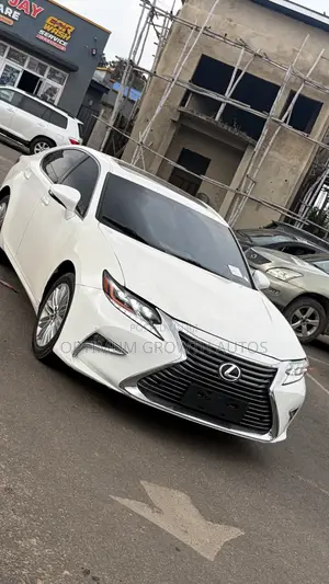 Lexus ES 350 FWD 2015 White
