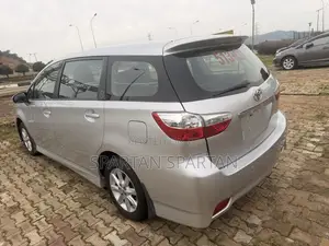 Toyota Wish 2011 Silver