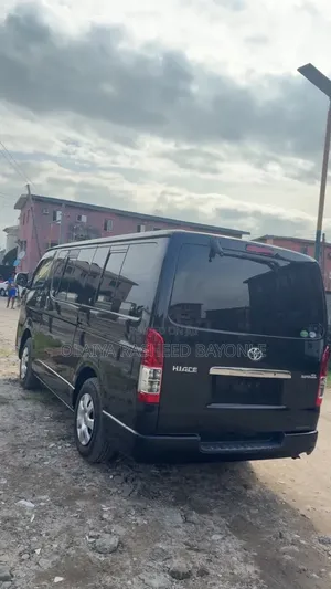 Toyota HiAce 2013 Black