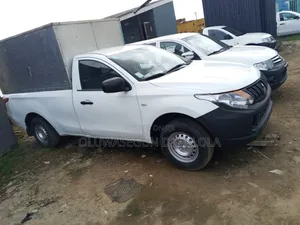 Mitsubishi L200 2015 White