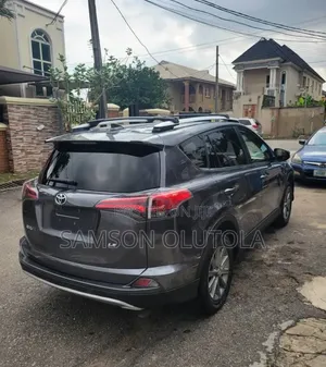Toyota RAV4 LE FWD (2.5L 4cyl 6A) 2016 Gray