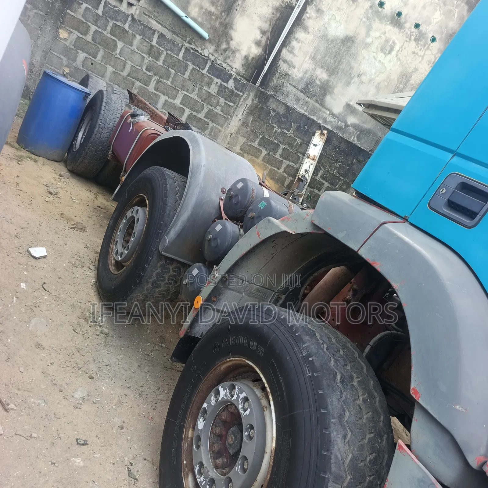 Iveco 2000 Blue