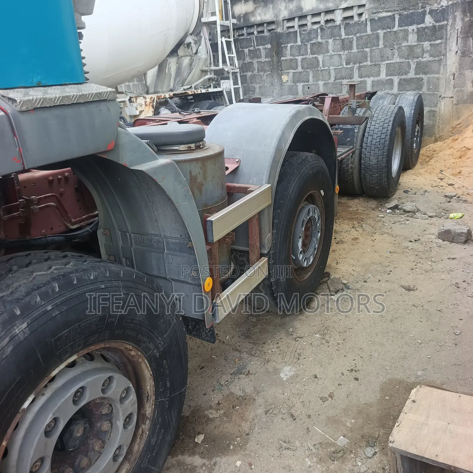 Iveco 2000 Blue