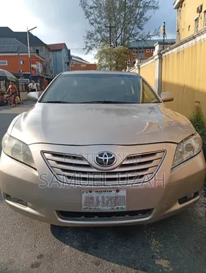 Toyota Camry XLE V6 4dr Sedan (3.5L 6cyl 6AM) 2008 Gold